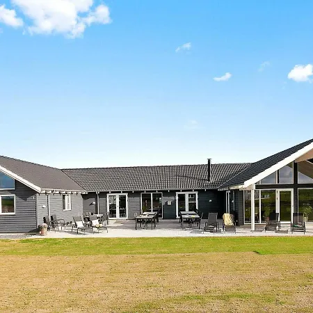 30 Person In Holiday home *